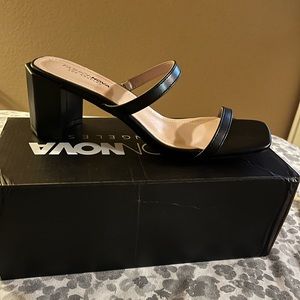 Fashion Nova My Main Squeeze Heels size 7